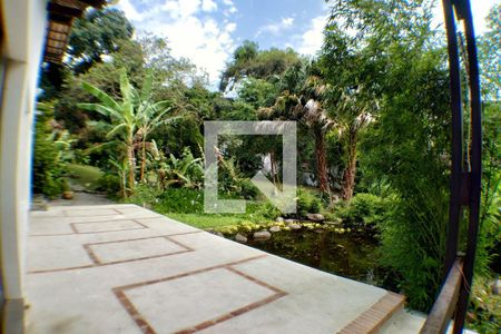 Casa à venda com 2700m², 6 quartos e 3 vagas Casa à venda com 2700m², 6 quartos e 3 vagasQuintal