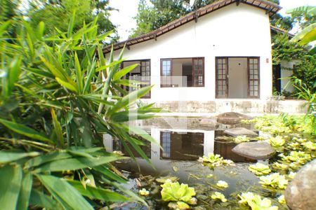 Casa à venda com 2700m², 6 quartos e 3 vagas Casa à venda com 2700m², 6 quartos e 3 vagasQuintal