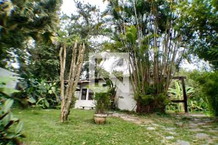 Casa à venda com 2700m², 6 quartos e 3 vagas Casa à venda com 2700m², 6 quartos e 3 vagasQuintal