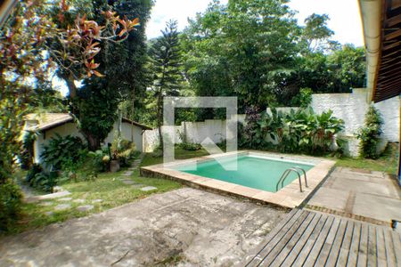 Casa à venda com 2700m², 6 quartos e 3 vagas Casa à venda com 2700m², 6 quartos e 3 vagasPiscina