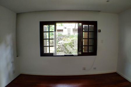 Casa à venda com 2700m², 6 quartos e 3 vagas Casa à venda com 2700m², 6 quartos e 3 vagasSuíte