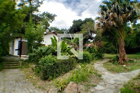 Casa à venda com 2700m², 6 quartos e 3 vagas Casa à venda com 2700m², 6 quartos e 3 vagasQuintal