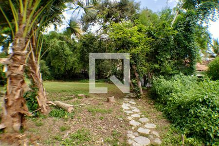 Casa à venda com 2700m², 6 quartos e 3 vagas Casa à venda com 2700m², 6 quartos e 3 vagasQuintal