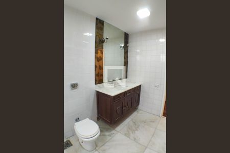 Casa à venda com 2700m², 6 quartos e 3 vagas Casa à venda com 2700m², 6 quartos e 3 vagasBanheiro Social