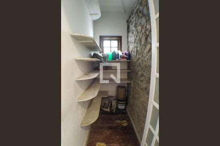 Casa à venda com 2700m², 6 quartos e 3 vagas Casa à venda com 2700m², 6 quartos e 3 vagasDespensa