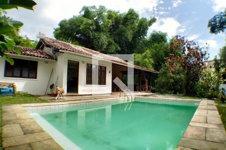 Casa à venda com 2700m², 6 quartos e 3 vagas Casa à venda com 2700m², 6 quartos e 3 vagasPiscina