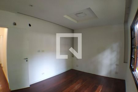 Casa à venda com 2700m², 6 quartos e 3 vagas Casa à venda com 2700m², 6 quartos e 3 vagasSuíte