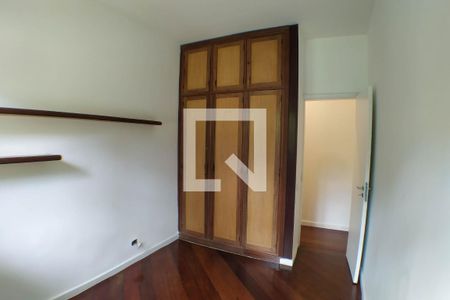 Casa à venda com 2700m², 6 quartos e 3 vagas Casa à venda com 2700m², 6 quartos e 3 vagasQuarto 1