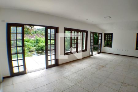 Sala 1 de casa à venda com 6 quartos, 2700m² em Maceió, Niterói