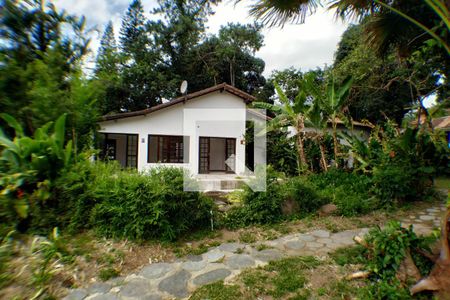 Casa à venda com 2700m², 6 quartos e 3 vagas Casa à venda com 2700m², 6 quartos e 3 vagasQuintal