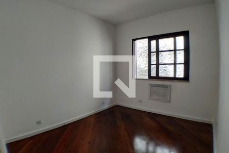 Casa à venda com 2700m², 6 quartos e 3 vagas Casa à venda com 2700m², 6 quartos e 3 vagasQuarto 3