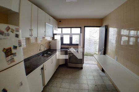 Casa à venda com 2700m², 6 quartos e 3 vagas Casa à venda com 2700m², 6 quartos e 3 vagasCozinha