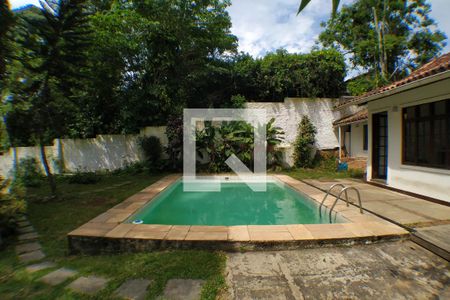 Casa à venda com 2700m², 6 quartos e 3 vagas Casa à venda com 2700m², 6 quartos e 3 vagasPiscina