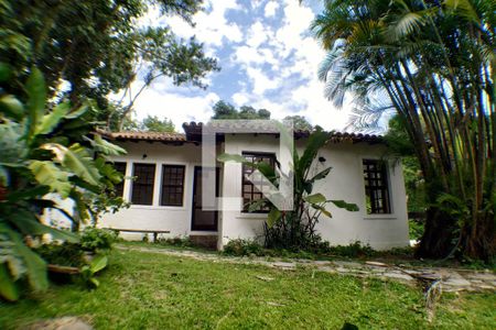 Casa à venda com 2700m², 6 quartos e 3 vagas Casa à venda com 2700m², 6 quartos e 3 vagasQuintal