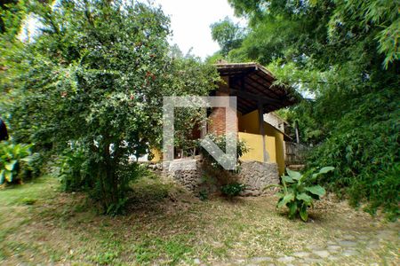 Casa à venda com 2700m², 6 quartos e 3 vagas Casa à venda com 2700m², 6 quartos e 3 vagasQuintal