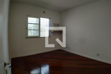 Casa à venda com 2700m², 6 quartos e 3 vagas Casa à venda com 2700m², 6 quartos e 3 vagasQuarto 2