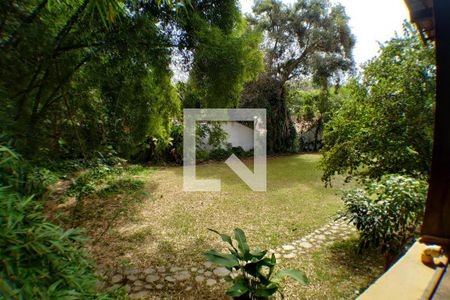 Casa à venda com 2700m², 6 quartos e 3 vagas Casa à venda com 2700m², 6 quartos e 3 vagasQuintal