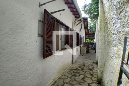 Casa à venda com 2700m², 6 quartos e 3 vagas Casa à venda com 2700m², 6 quartos e 3 vagasarea serviço