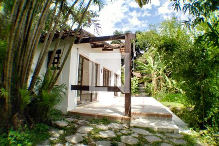 Casa à venda com 2700m², 6 quartos e 3 vagas Casa à venda com 2700m², 6 quartos e 3 vagasQuintal