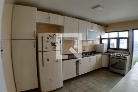 Casa à venda com 2700m², 6 quartos e 3 vagas Casa à venda com 2700m², 6 quartos e 3 vagasCozinha