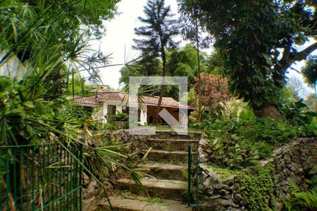 Casa à venda com 2700m², 6 quartos e 3 vagas Casa à venda com 2700m², 6 quartos e 3 vagasQuintal