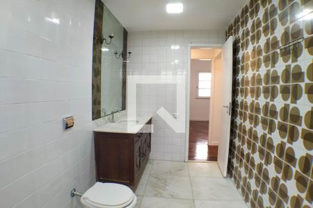 Casa à venda com 2700m², 6 quartos e 3 vagas Casa à venda com 2700m², 6 quartos e 3 vagasBanheiro Social