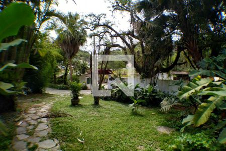 Casa à venda com 2700m², 6 quartos e 3 vagas Casa à venda com 2700m², 6 quartos e 3 vagasQuintal