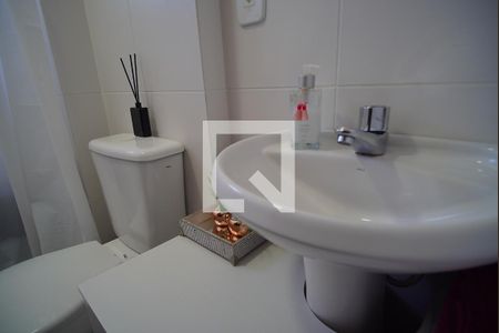 Banheiro de kitnet/studio à venda com 1 quarto, 25m² em Pátria Nova, Novo Hamburgo