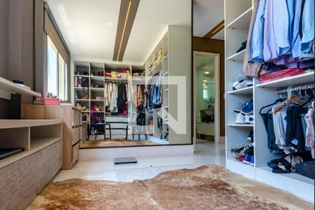 Apartamento à venda com 166m², 3 quartos e 3 vagas Apartamento à venda com 166m², 3 quartos e 3 vagasCloset da suíte 2