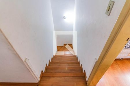 Escada de casa à venda com 2 quartos, 88m² em Vila Mira, São Paulo