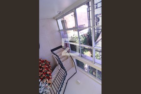 Apartamento para alugar com 83m², 2 quartos e 1 vagaEscadas