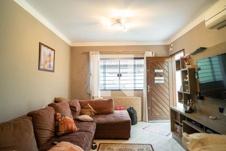 Casa à venda com 110m², 3 quartos e 2 vagasSala