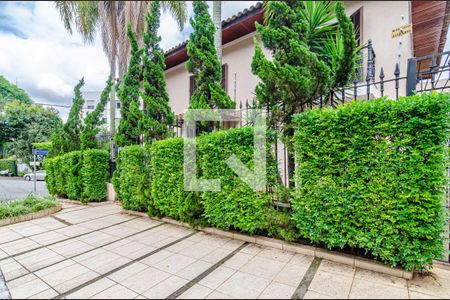 Casa para alugar com 376m², 4 quartos e 1 vagaFachada