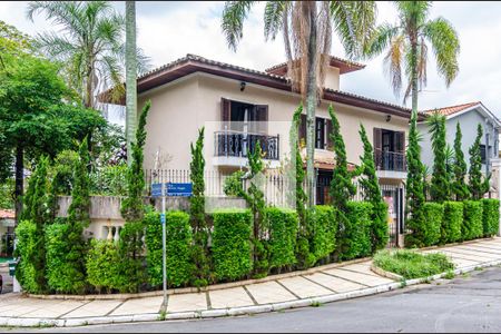 Casa para alugar com 376m², 4 quartos e 1 vagaFachada