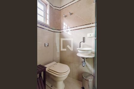 Casa para alugar com 376m², 4 quartos e 1 vagaBanheiro das suítes 3 e 4