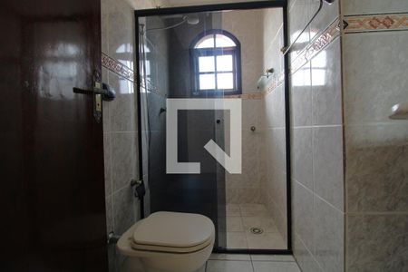 Casa à venda com 217m², 3 quartos e 6 vagasBanheiro da suíte