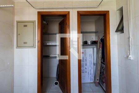 Apartamento à venda com 141m², 3 quartos e 2 vagas Apartamento à venda com 141m², 3 quartos e 2 vagasÁrea de Serviço