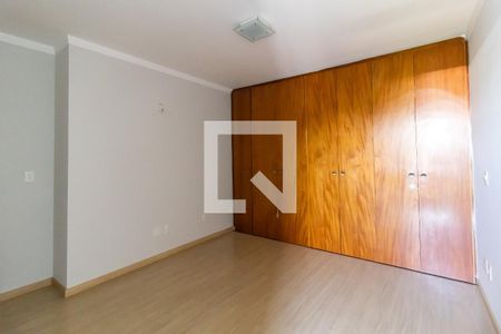 Apartamento à venda com 141m², 3 quartos e 2 vagas Apartamento à venda com 141m², 3 quartos e 2 vagasSuíte