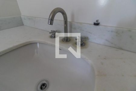Apartamento à venda com 141m², 3 quartos e 2 vagas Apartamento à venda com 141m², 3 quartos e 2 vagasBanheiro da Suíte