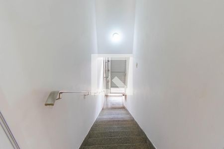 Escada de casa para alugar com 2 quartos, 90m² em Vila Ema, São Paulo