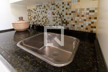 Casa de condomínio à venda com 70m², 3 quartos e 1 vagaÁrea de Serviço