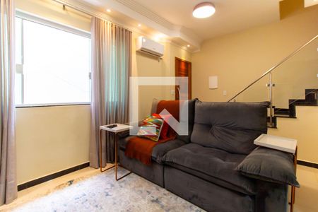 Sala de casa de condomínio para alugar com 3 quartos, 70m² em Vila Esperança, São Paulo