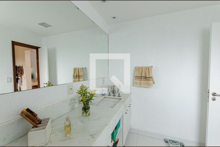 Apartamento à venda com 240m², 3 quartos e 2 vagasBanheiro da Suíte