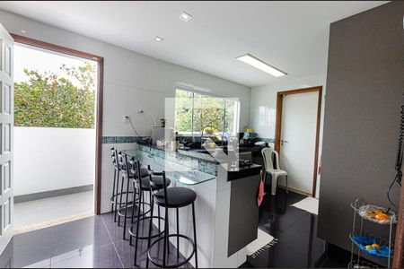 Apartamento à venda com 240m², 3 quartos e 2 vagasCozinha