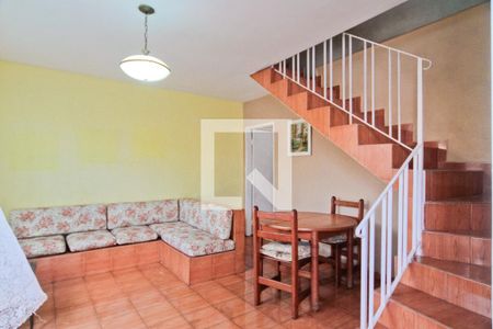 Casa à venda com 250m², 2 quartos e 2 vagas Casa à venda com 250m², 2 quartos e 2 vagasSala