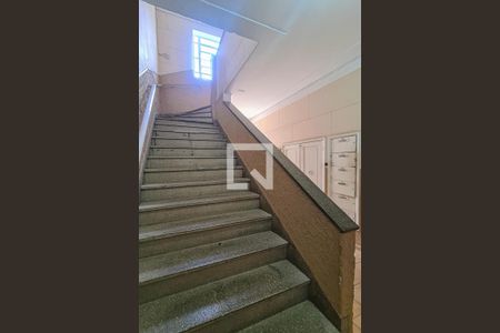 Apartamento à venda com 98m², 3 quartos e sem vagaEscada