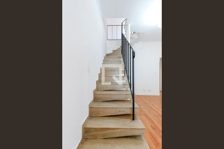 Escada Quartos de casa para alugar com 2 quartos, 130m² em Vila Guilherme, São Paulo