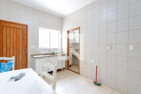 Casa para alugar com 130m², 2 quartos e 2 vagasCozinha