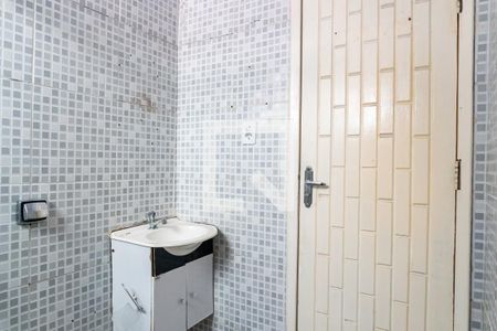 Banheiro de casa para alugar com 1 quarto, 70m² em Vila Guarani, São Paulo