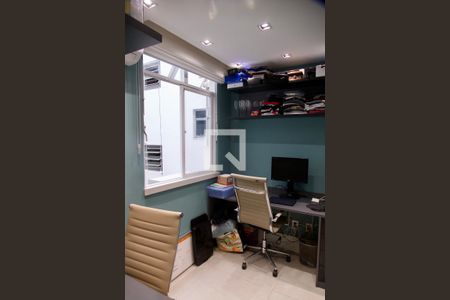 Apartamento à venda com 105m², 4 quartos e sem vagaEscritório